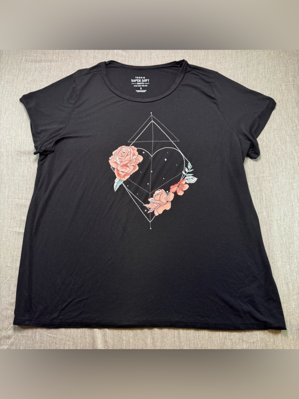 TORRID ROSE HEART TEE COTTON SHORT SLEEVE TOP BLOUSE T SHIRT SIZE 3X BLACK SOFT